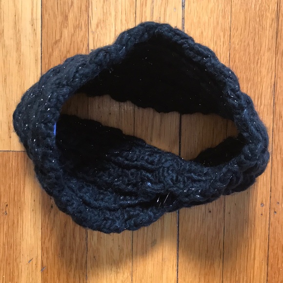 BUNDLE: Steve Madden black gloves & Target scarf - Picture 4 of 13